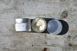 pot de creme natural face cream botanical sandalwood vanilla saffron ylang by gather